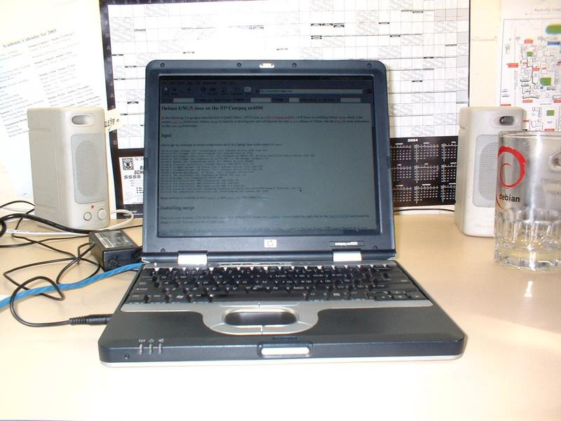 HP Compaq nc4000 notebook and Debian mug