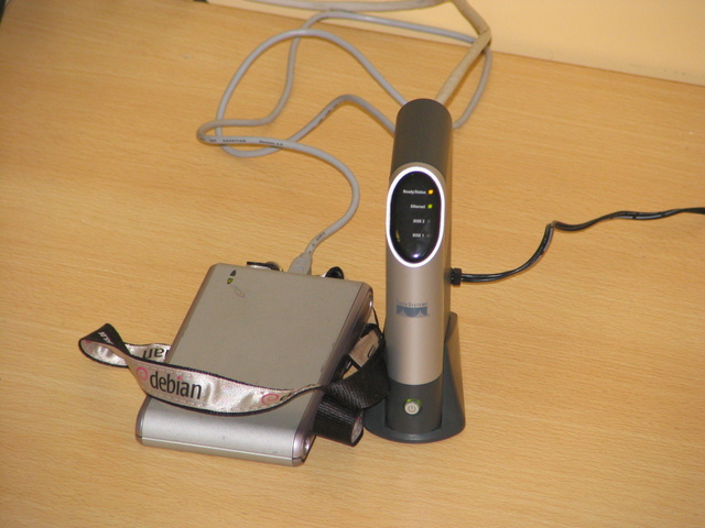 A NSLU2 and a USB disk from the front
