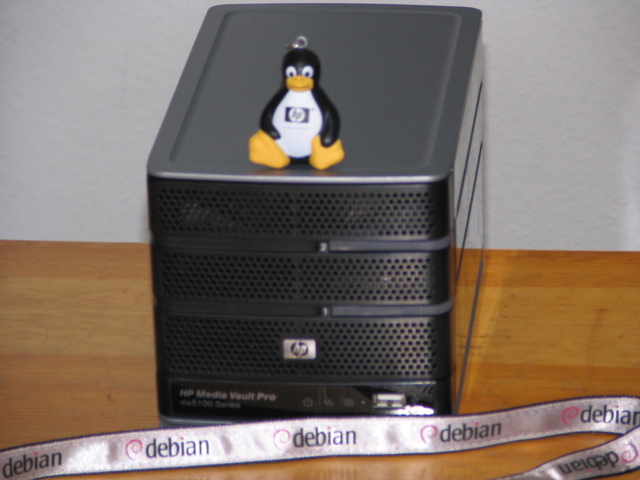 The HP mv2120 loves Debian